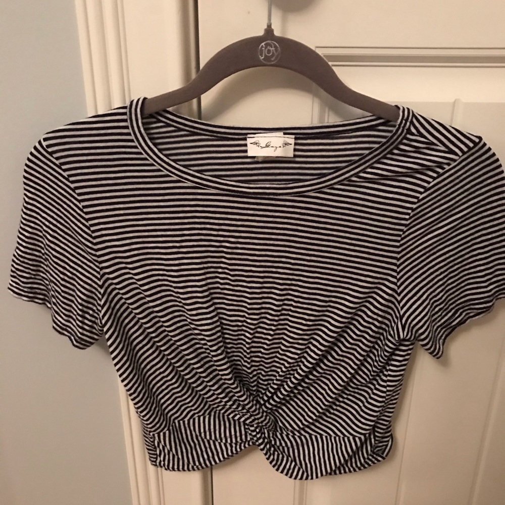 Cropped knot shirt